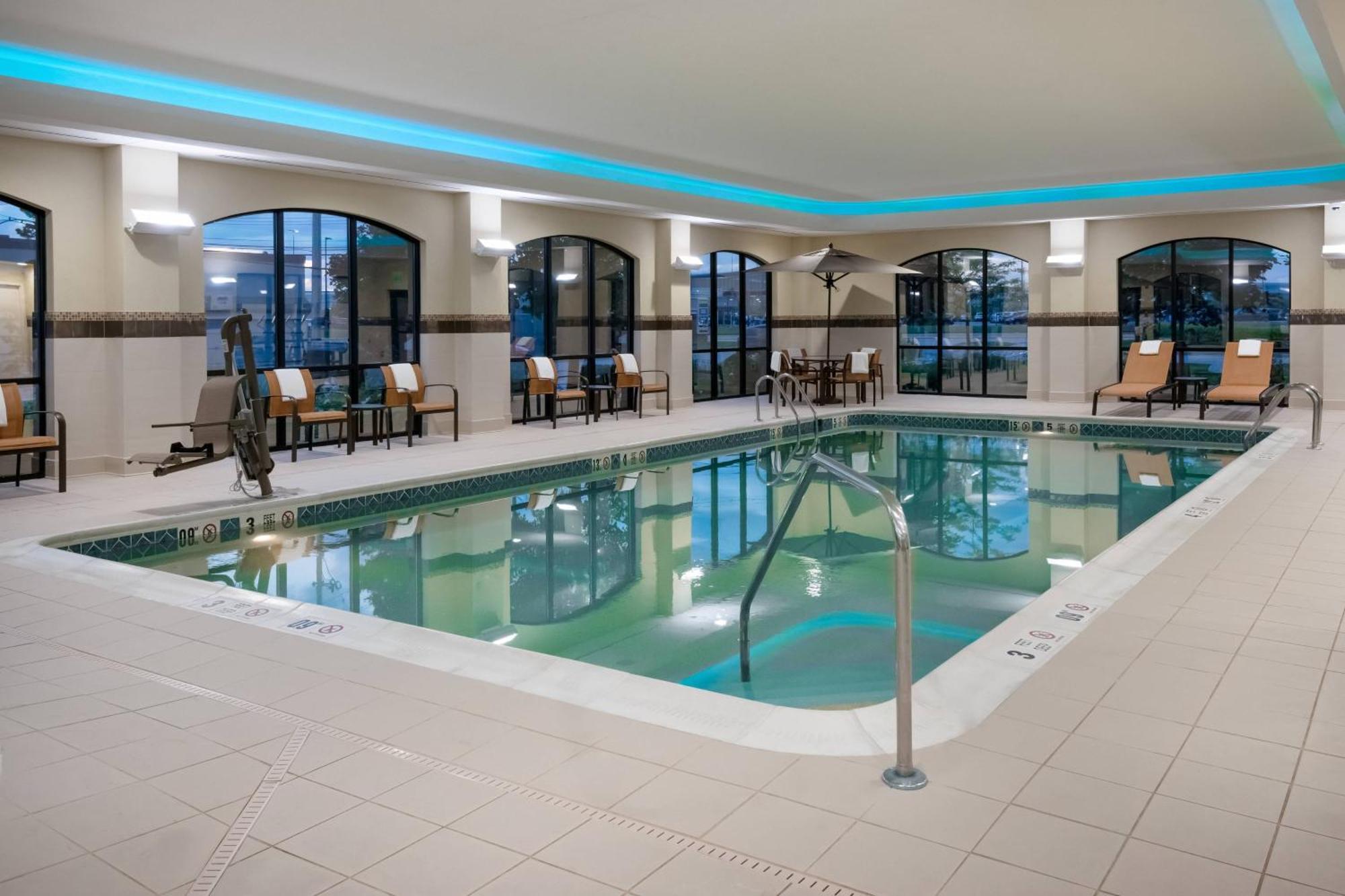צ'יקטווואגה Courtyard By Marriott Buffalo Airport מראה חיצוני תמונה