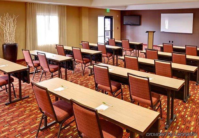 צ'יקטווואגה Courtyard By Marriott Buffalo Airport מתקנים תמונה