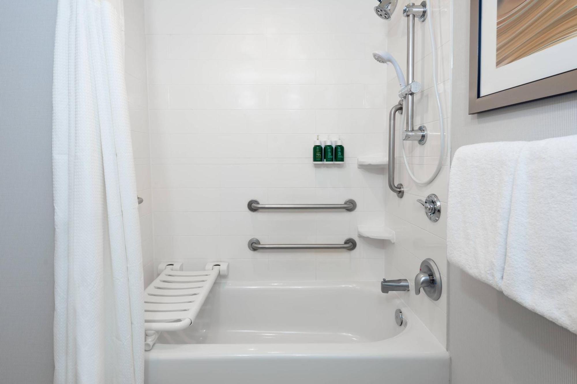 צ'יקטווואגה Courtyard By Marriott Buffalo Airport מראה חיצוני תמונה