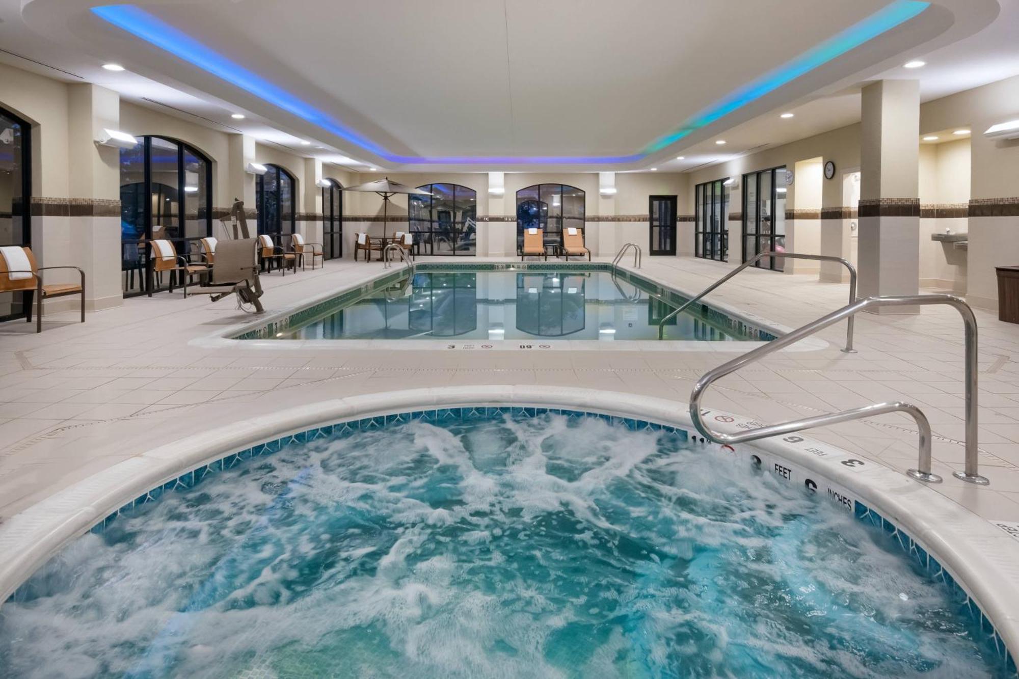 צ'יקטווואגה Courtyard By Marriott Buffalo Airport מראה חיצוני תמונה