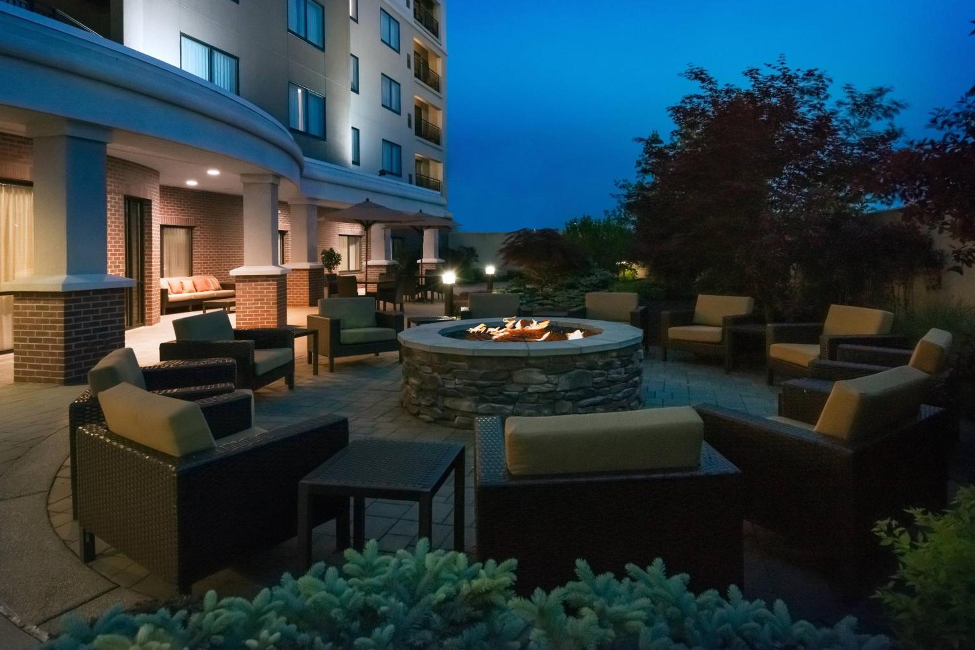 צ'יקטווואגה Courtyard By Marriott Buffalo Airport מראה חיצוני תמונה
