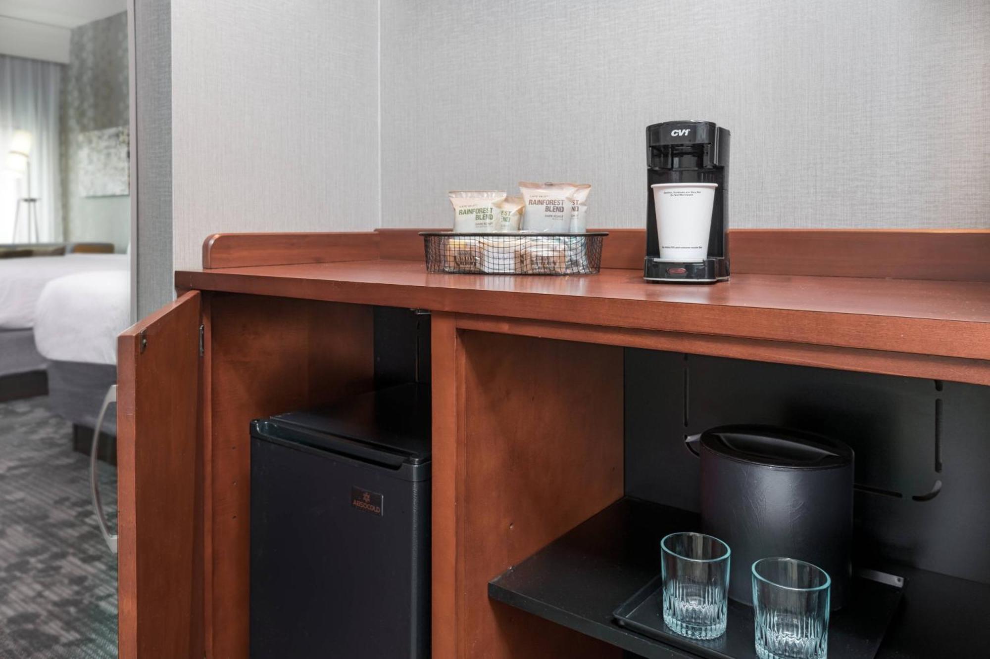 צ'יקטווואגה Courtyard By Marriott Buffalo Airport מראה חיצוני תמונה