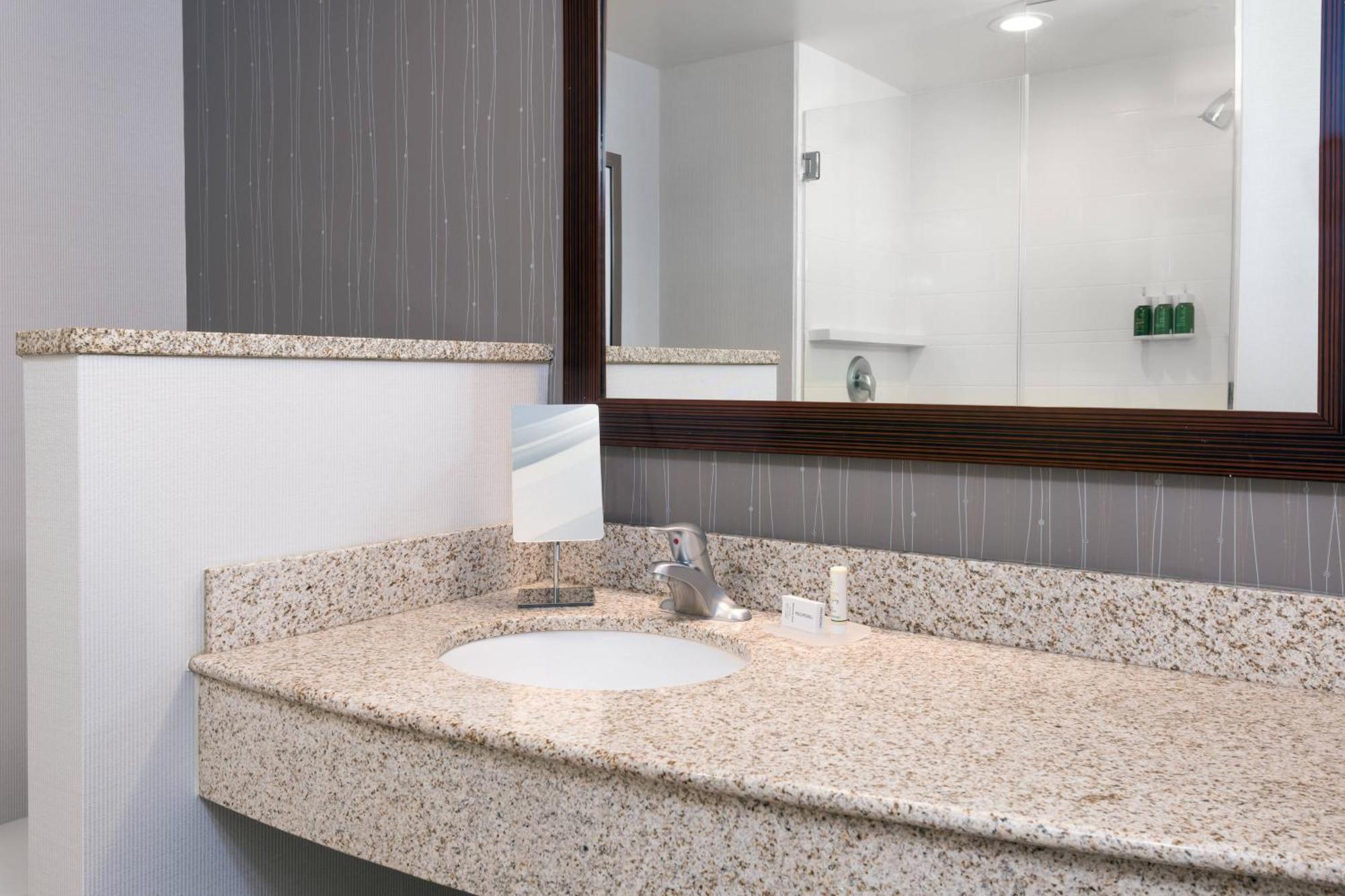 צ'יקטווואגה Courtyard By Marriott Buffalo Airport מראה חיצוני תמונה