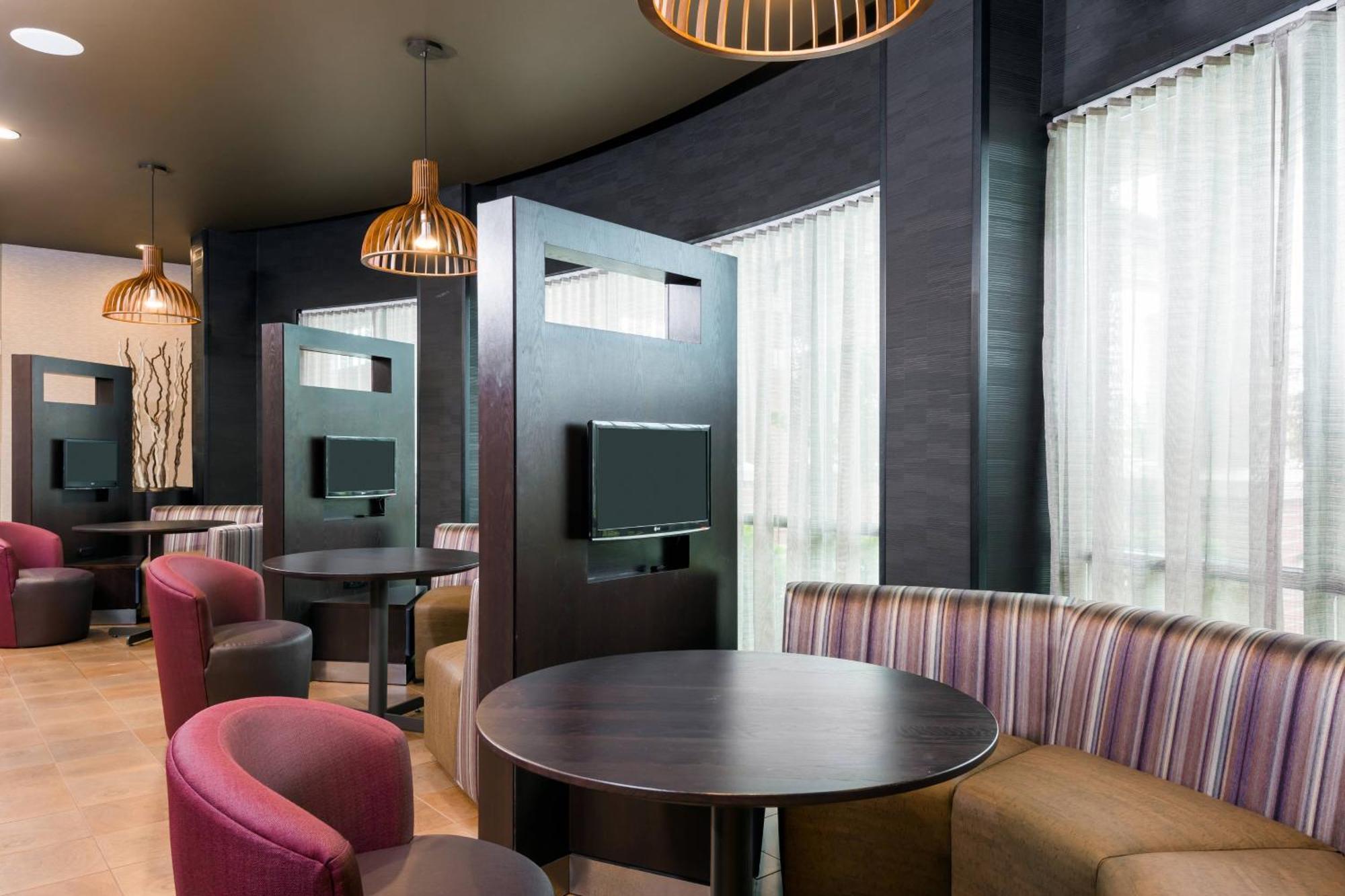 צ'יקטווואגה Courtyard By Marriott Buffalo Airport מראה חיצוני תמונה