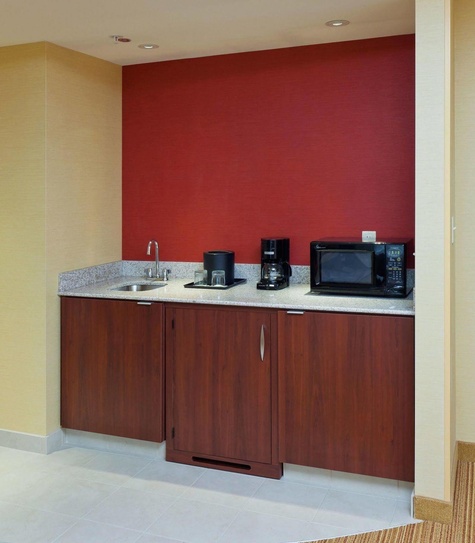 צ'יקטווואגה Courtyard By Marriott Buffalo Airport מראה חיצוני תמונה
