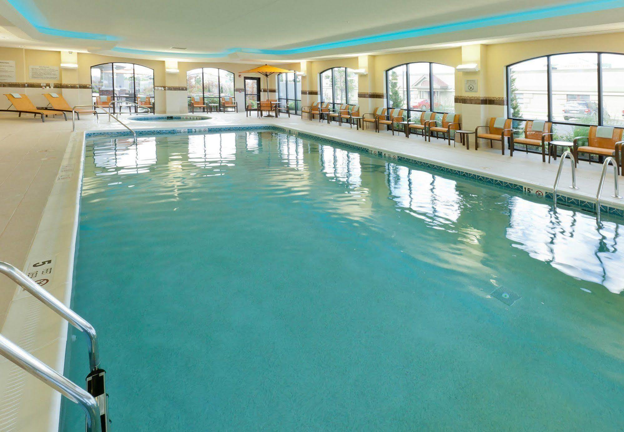 צ'יקטווואגה Courtyard By Marriott Buffalo Airport מתקנים תמונה